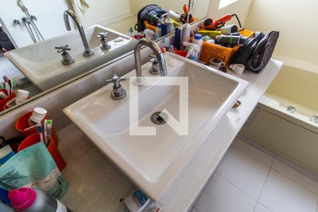 Casa de condomínio à venda com 811m², 4 quartos e 2 vagasDetalhe do Banheiro da Suite