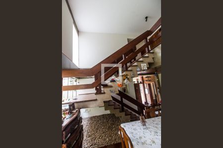 Casa de condomínio à venda com 811m², 4 quartos e 2 vagasEscada