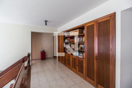 Casa de condomínio à venda com 811m², 4 quartos e 2 vagasCorredor