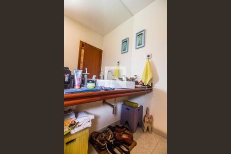 Casa de condomínio à venda com 811m², 4 quartos e 2 vagasLavabo
