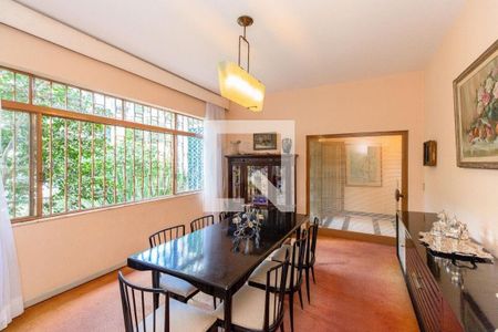 Casa à venda com 3 quartos, 320m² em Pacaembu, São Paulo