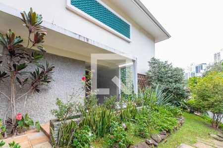 Casa à venda com 320m², 3 quartos e 4 vagas