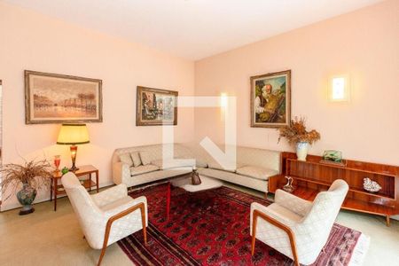 Casa à venda com 3 quartos, 320m² em Pacaembu, São Paulo