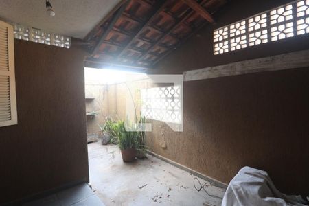 Casa à venda com 250m², 3 quartos e 2 vagasQuintal 