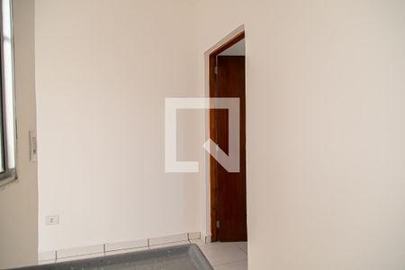 Cozinha de apartamento para alugar com 1 quarto, 32m² em Vila Fachini, São Paulo