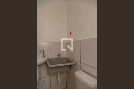 Banheiro e Área de Serviço de apartamento para alugar com 1 quarto, 32m² em Vila Fachini, São Paulo