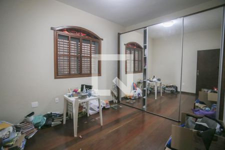 Quarto 1 de casa à venda com 3 quartos, 400m² em Alto dos Pinheiros, Belo Horizonte