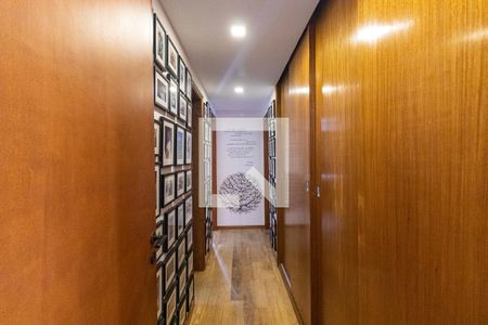 Corredor para os quartos de apartamento à venda com 2 quartos, 98m² em Indianópolis, São Paulo