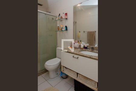 Apartamento à venda com 94m², 2 quartos e 1 vaga Apartamento à venda com 94m², 2 quartos e 1 vagaBanheiro da Suíte 2