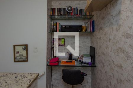 Apartamento à venda com 94m², 2 quartos e 1 vaga Apartamento à venda com 94m², 2 quartos e 1 vagaHall
