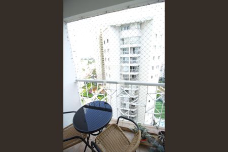 Varanda  de apartamento à venda com 3 quartos, 73m² em Vila Isa, São Paulo