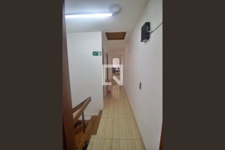 Corredor  de casa à venda com 3 quartos, 150m² em Parque Pinheiros, Taboão da Serra