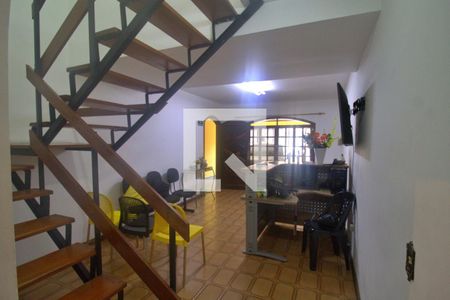Sala  de casa à venda com 3 quartos, 150m² em Parque Pinheiros, Taboão da Serra