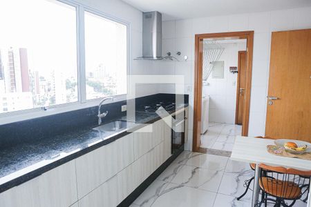 Apartamento à venda com 120m², 3 quartos e 3 vagasCozinha