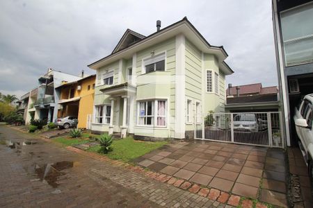 Casa de condomínio à venda com 230m², 3 quartos e 5 vagasFachada da casa