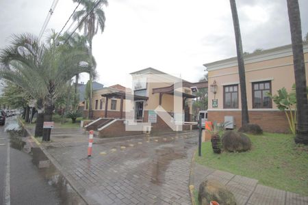 Casa de condomínio à venda com 230m², 3 quartos e 5 vagasFachada e portaria