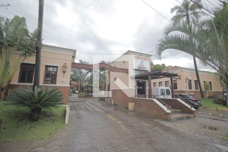 Casa de condomínio à venda com 230m², 3 quartos e 5 vagasFachada e portaria