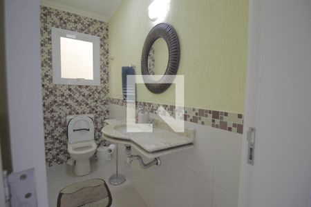 Casa de condomínio à venda com 230m², 3 quartos e 5 vagasLavabo