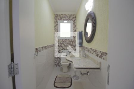 Casa de condomínio à venda com 230m², 3 quartos e 5 vagasLavabo