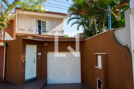 Casa à venda com 330m², 3 quartos e 3 vagasFachada