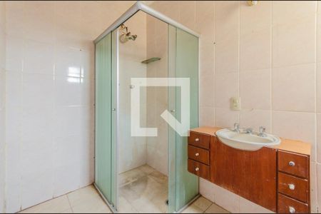 Casa à venda com 340m², 5 quartos e 2 vagasBanheiro de Suite 3