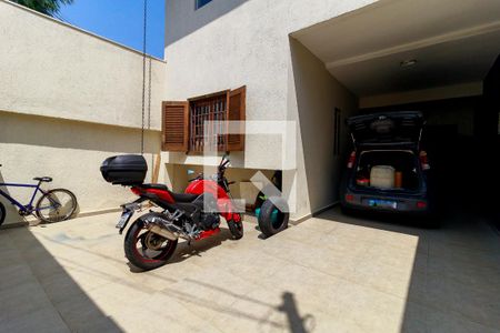 Casa à venda com 250m², 2 quartos e 3 vagas Casa à venda com 250m², 2 quartos e 3 vagasGaragem
