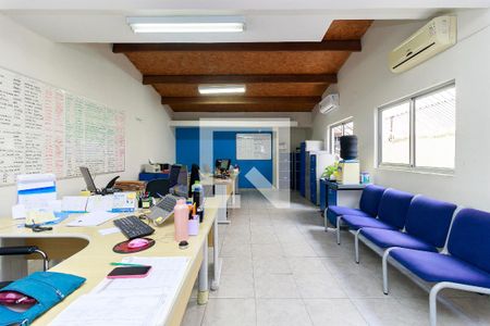 Casa à venda com 250m², 2 quartos e 3 vagas Casa à venda com 250m², 2 quartos e 3 vagasQuarto 2