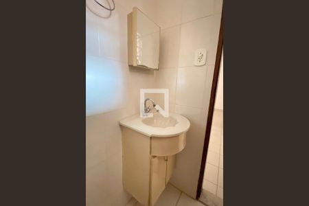 Banheiro do Quarto 1 de casa para alugar com 2 quartos, 100m² em Jardim dos Camargos, Barueri