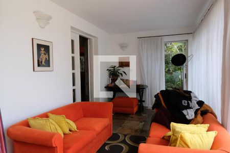 Área de casa para alugar com 3 quartos, 240m² em Sumaré, São Paulo