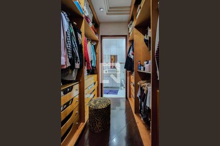 Casa à venda com 450m², 3 quartos e 5 vagas Casa à venda com 450m², 3 quartos e 5 vagasSuíte