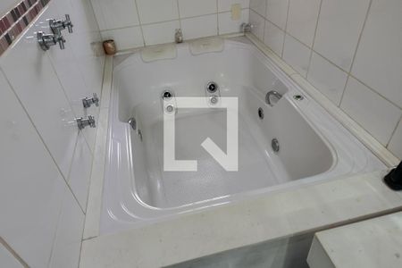 Casa à venda com 450m², 3 quartos e 5 vagas Casa à venda com 450m², 3 quartos e 5 vagasBanheiro da Suíte