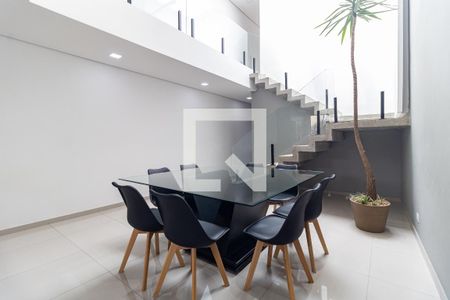 Casa à venda com 200m², 3 quartos e 5 vagasCopa