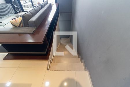 Casa à venda com 200m², 3 quartos e 5 vagasEscada