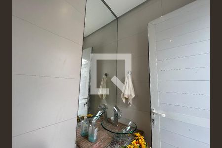 Casa à venda com 200m², 4 quartos e 2 vagasBanheiro 2