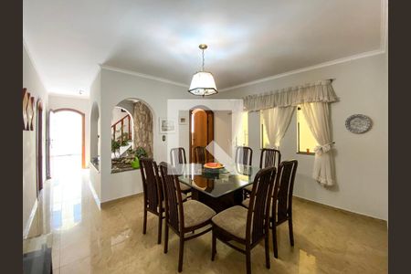 Casa para alugar com 340m², 4 quartos e 4 vagas Casa para alugar com 340m², 4 quartos e 4 vagasSala de Jantar