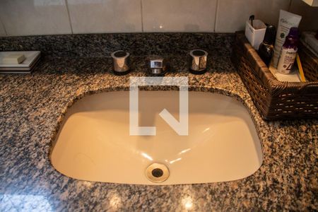 Casa para alugar com 340m², 4 quartos e 4 vagas Casa para alugar com 340m², 4 quartos e 4 vagasBanheiro da Suíte 1