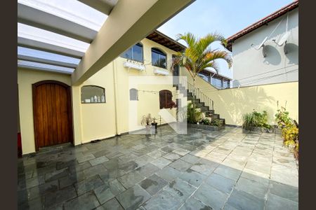 Casa para alugar com 340m², 4 quartos e 4 vagas Casa para alugar com 340m², 4 quartos e 4 vagasQuintal