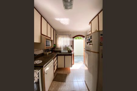 Casa para alugar com 340m², 4 quartos e 4 vagas Casa para alugar com 340m², 4 quartos e 4 vagasCozinha