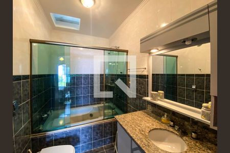 Casa para alugar com 340m², 4 quartos e 4 vagas Casa para alugar com 340m², 4 quartos e 4 vagasBanheiro da Suíte 2