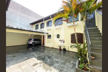 Casa para alugar com 340m², 4 quartos e 4 vagas Casa para alugar com 340m², 4 quartos e 4 vagasQuintal