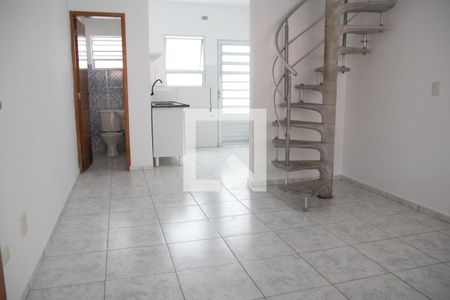 Sala de casa para alugar com 2 quartos, 96m² em Parque Vitoria, São Paulo