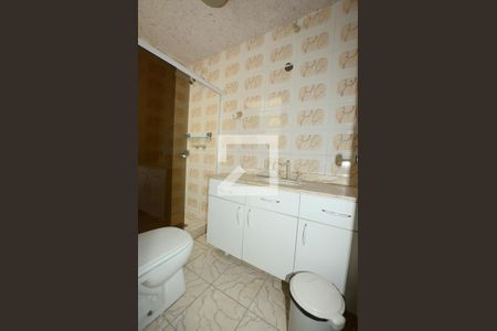 Casa de condomínio à venda com 300m², 4 quartos e 2 vagasBanheiro Social 2