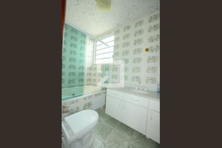 Casa de condomínio à venda com 300m², 4 quartos e 2 vagasBanheiro da Suite 1