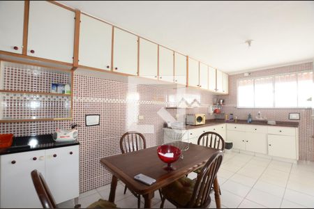 Casa de condomínio à venda com 300m², 4 quartos e 2 vagasCozinha