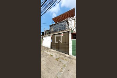 Casa de condomínio à venda com 300m², 4 quartos e 2 vagas Casa de condomínio à venda com 300m², 4 quartos e 2 vagasFachada