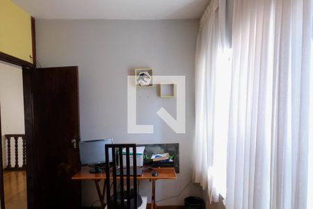 Casa à venda com 330m², 5 quartos e 2 vagasSala