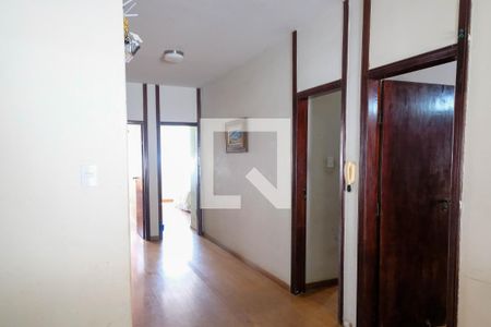 Casa à venda com 330m², 5 quartos e 2 vagasCorredor