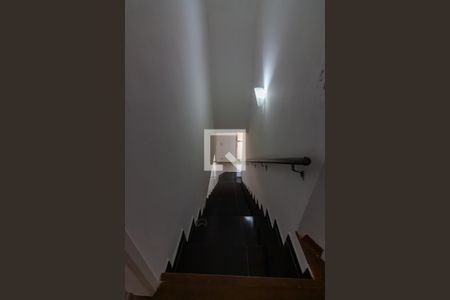 Apartamento à venda com 220m², 2 quartos e 2 vagas Apartamento à venda com 220m², 2 quartos e 2 vagasEscada