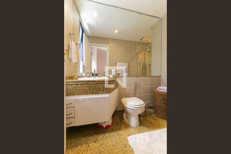 Apartamento à venda com 376m², 4 quartos e 6 vagasBanheiro da Suíte 1