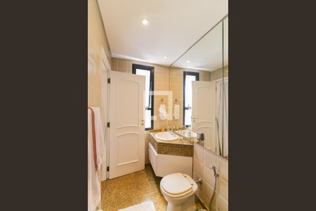 Apartamento à venda com 376m², 4 quartos e 6 vagasBanheiro da Suíte 1